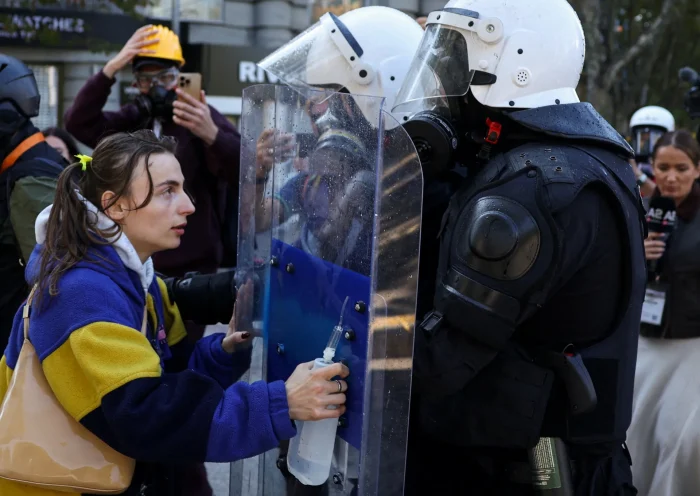 „Horyzontalny bunt”: Dlaczego młodzi albańscy protestujący chcą ustąpienia premiera Ramy
