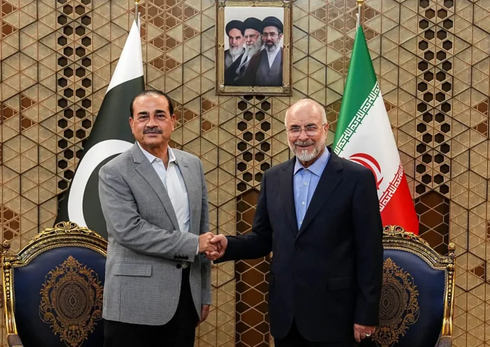 Szef armii Pakistanu w Teheranie: Czy dyplomacja może zapobiec nowej walce USA-Iran?